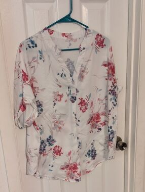Women's White Floral V-Neck Tunic Blouse - Red & Blue Print